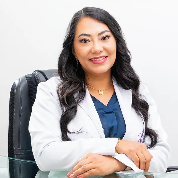 Img-cirujano-plastico-en-bogota-Nosotros-Dra.-Claudia-F.-Camacho-2025